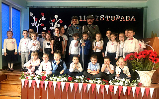 Przedszkolaki i piłsudczycy z Elbląga uczcili Święto Niepodległości